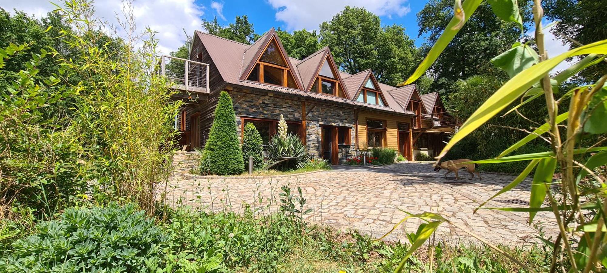 La Maison Dans Les Bois Soucelles Exteriör bild
