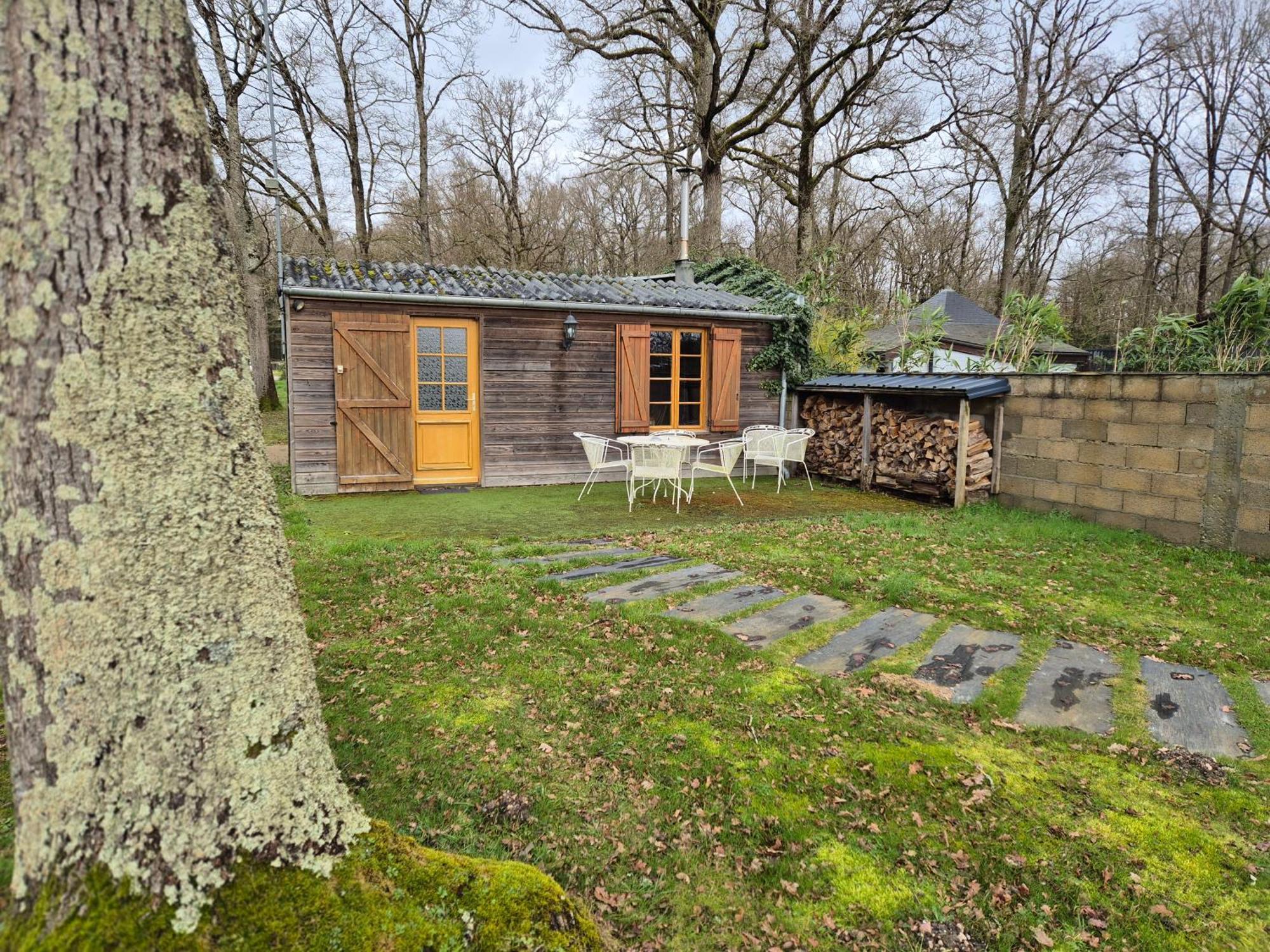 La Maison Dans Les Bois Soucelles Exteriör bild