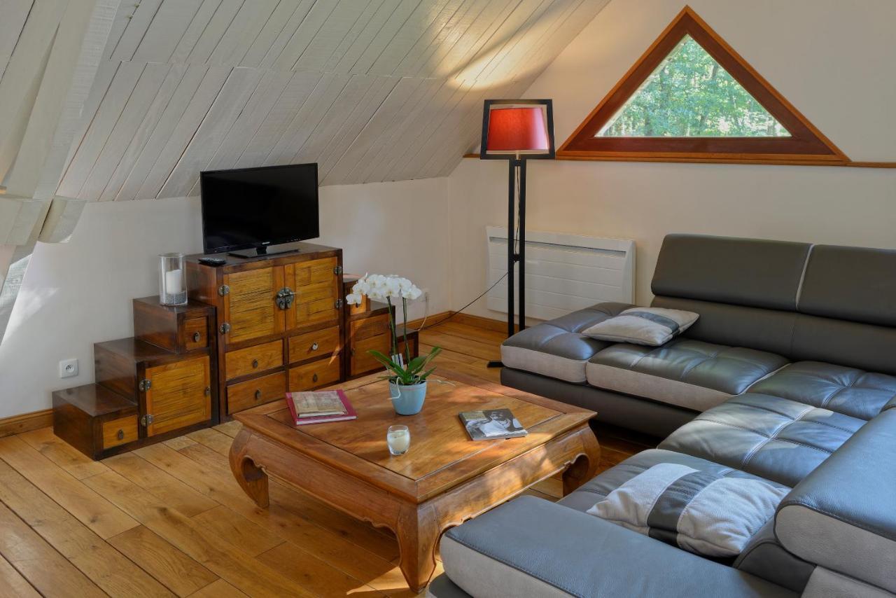 La Maison Dans Les Bois Soucelles Exteriör bild
